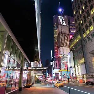 Hilton Garden - Times Square מלון